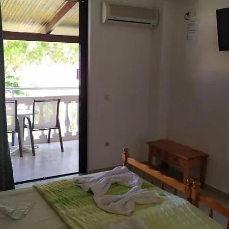 Boomerang Sea View Accommodation And Studios Plános Exterior photo